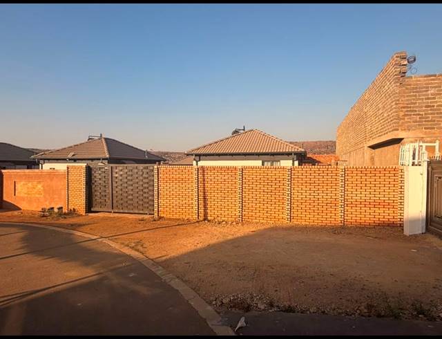 2 BEDROOM HOUSE FOR SALE IN MAHUBE VALLEY